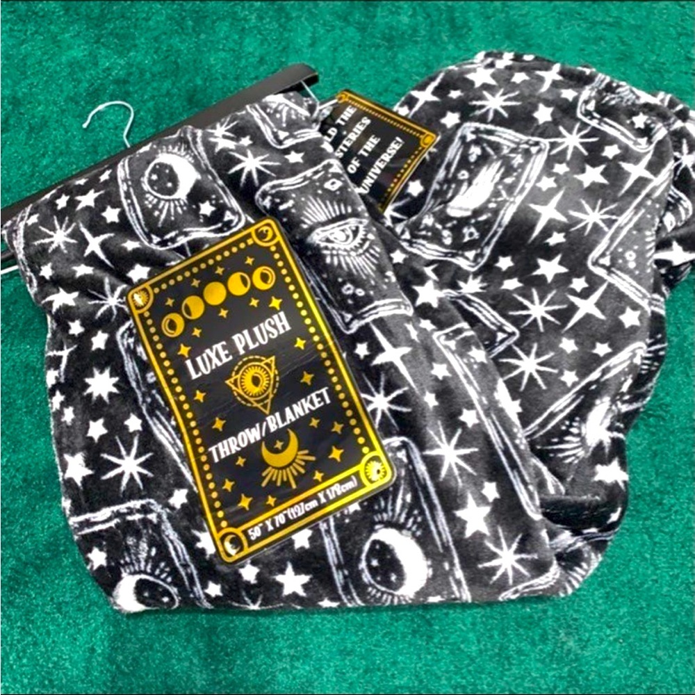 Halloween Tarot Card Palm Reading Luxe Plush Throw Blanket 50”x70”